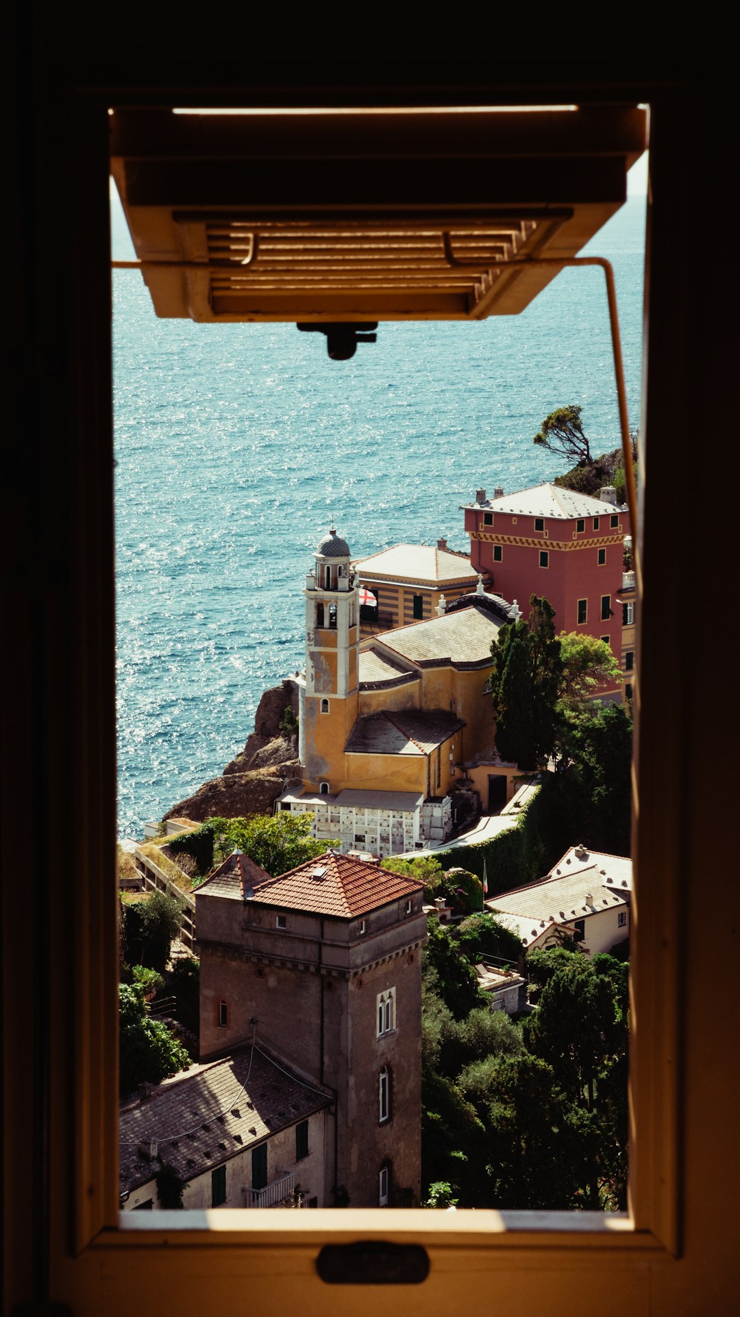 Genova Image